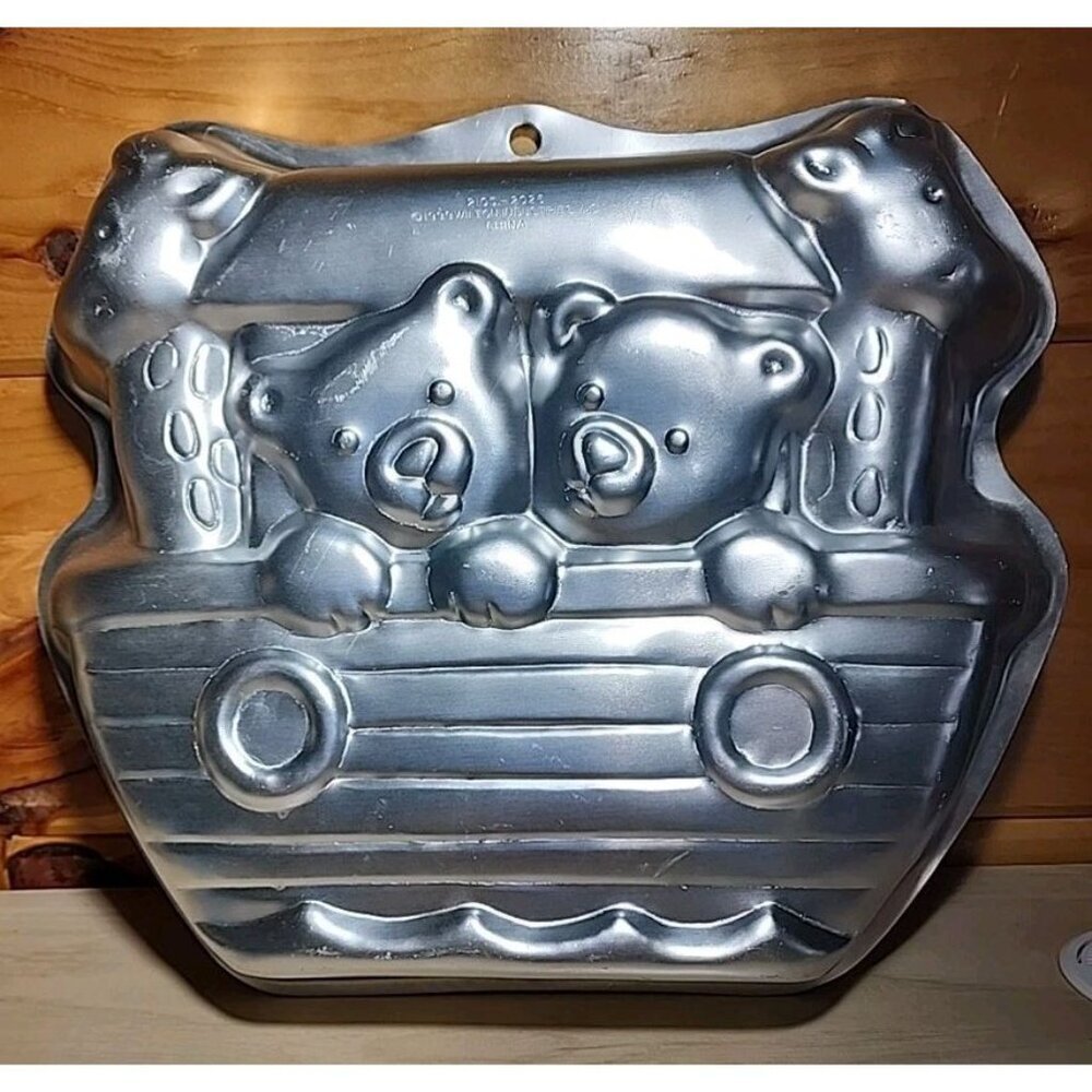 Noah's Ark Aluminum Cake Pan #2105-2026 circa 1999 by Wilton